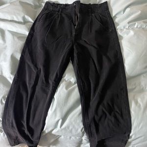 Black high rise American eagle jeans! Never worn. Fits like a mom jean!